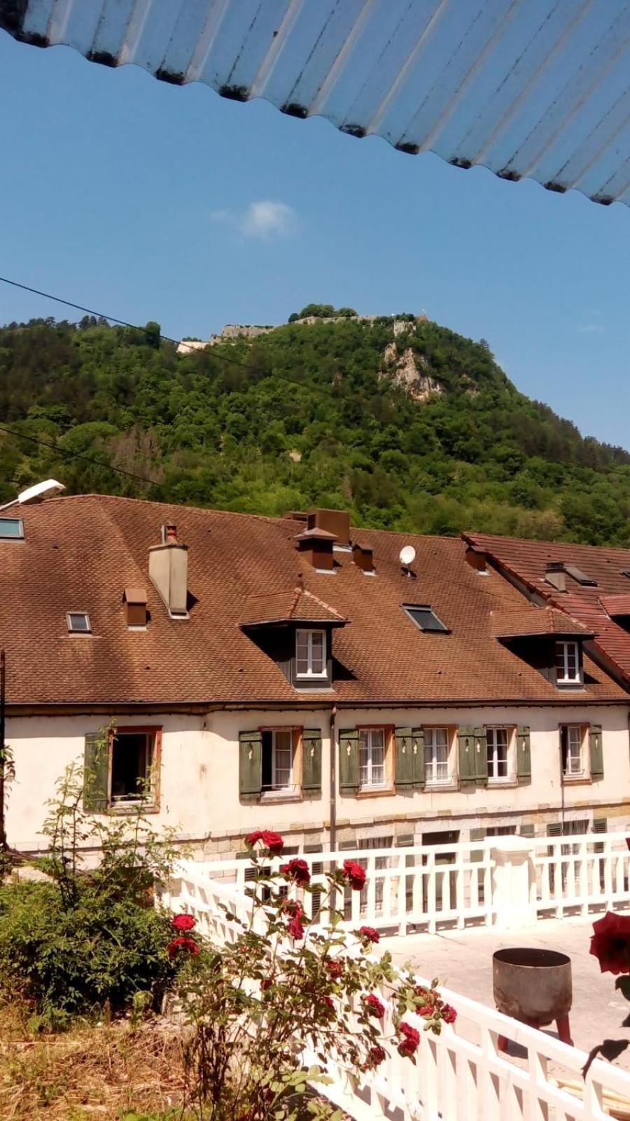 Appartement Tout Confort Vue Sur Les Forts Salins-les-Bains Bagian luar foto